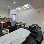 Luxe Villa Home Near Nec, Airport, Train