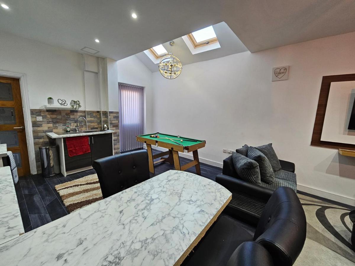 Luxe Near Nec, Airport, Train Villa *